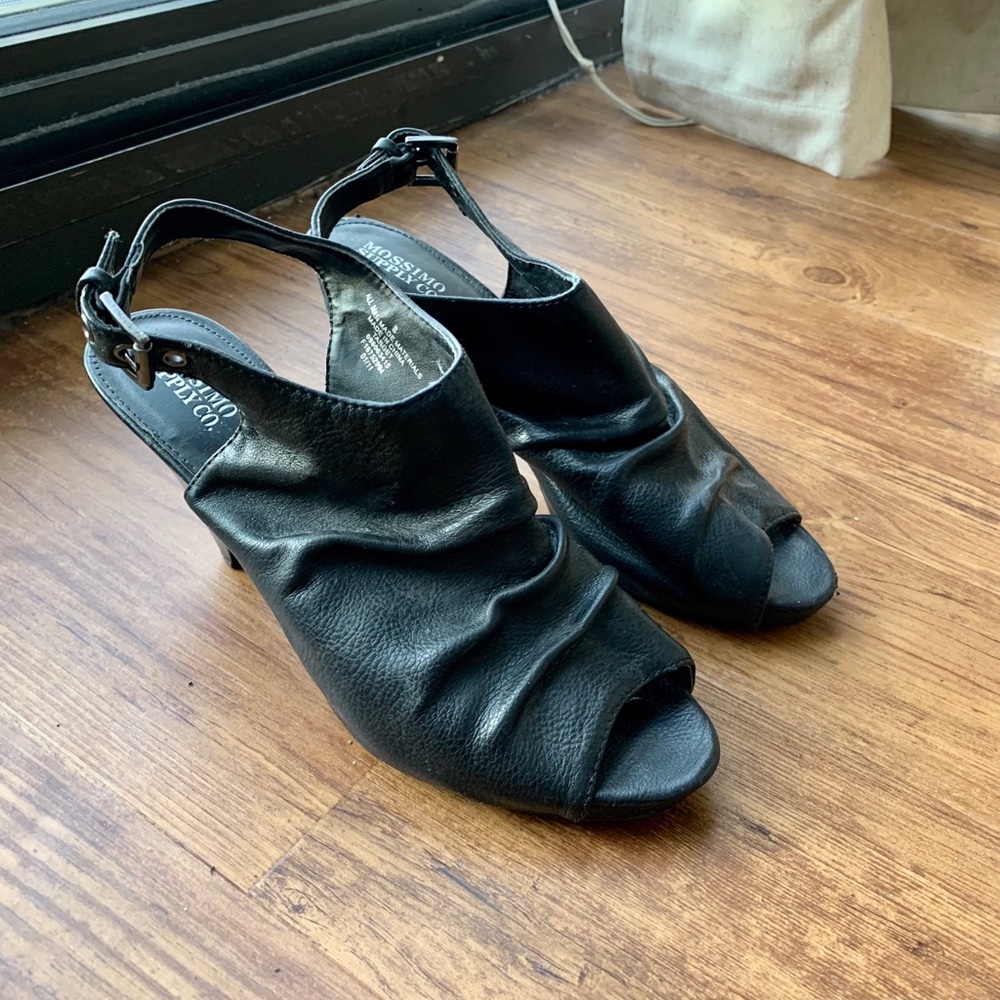Black peep toe shoe